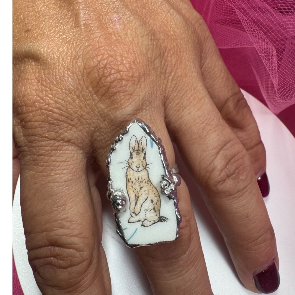 Hand Crafted Peter Rabbit Wedgewood Broken China Ring W/ Silver Spoon Bowl Band - Picture 3 of 15